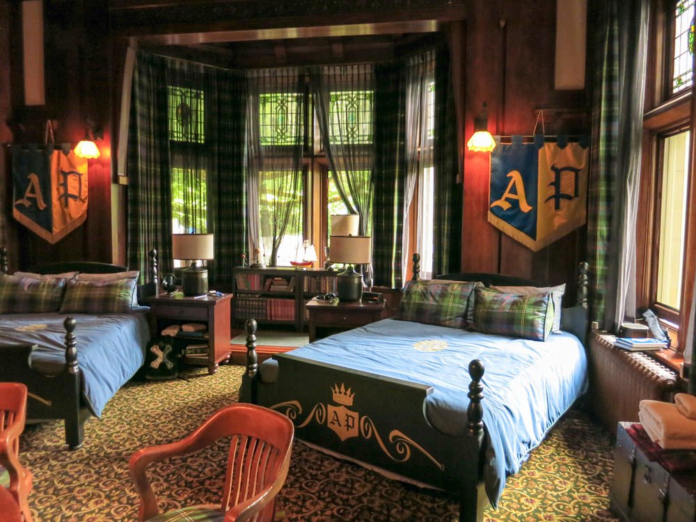 Descendants40 (cuarto de auradon).jpg