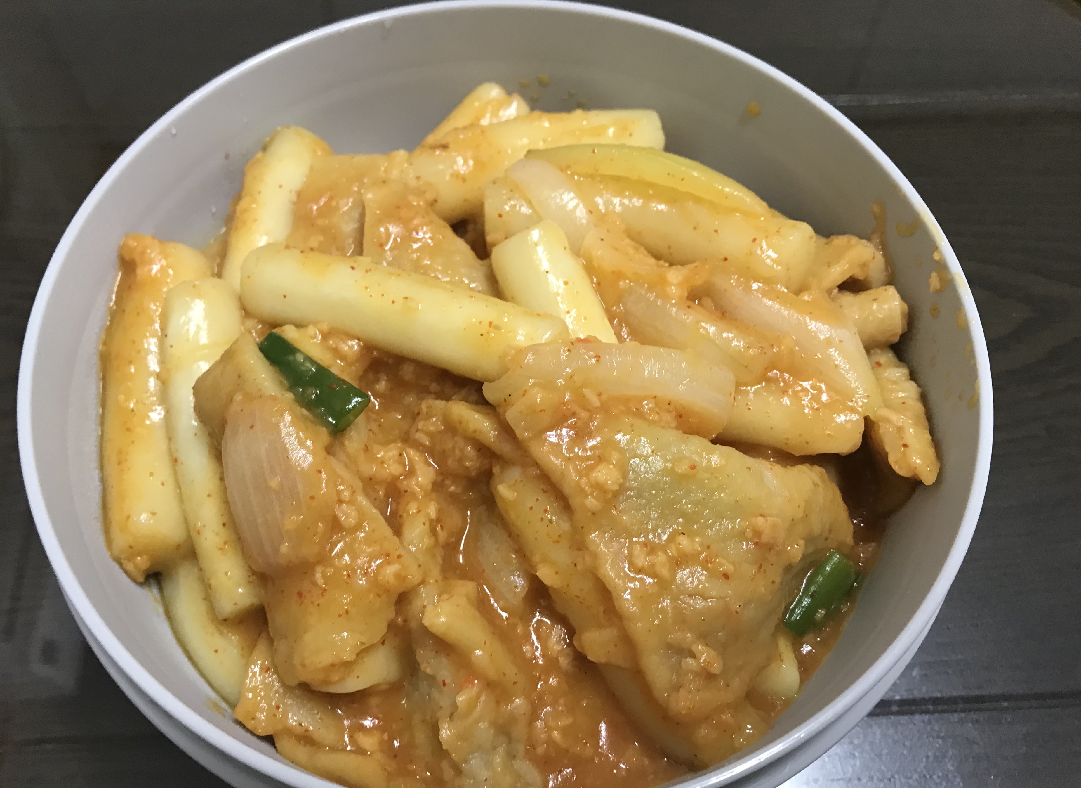 오랫만에 야식으로 마늘 떡볶이