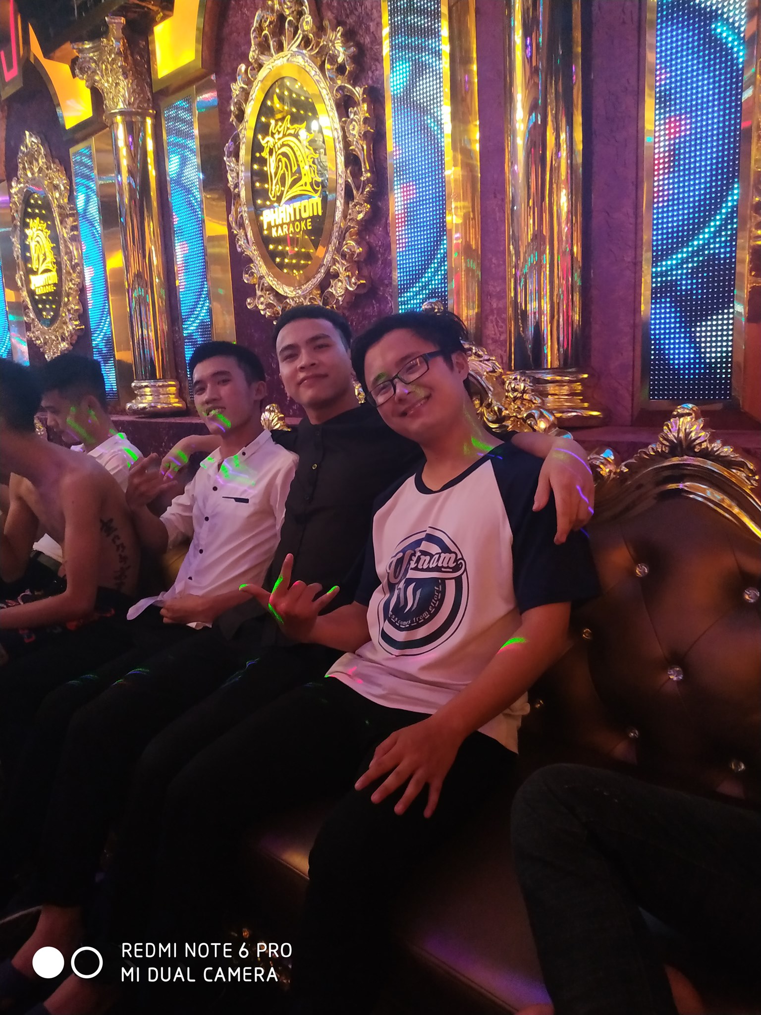 phúc béo mặc áo steem.jpg