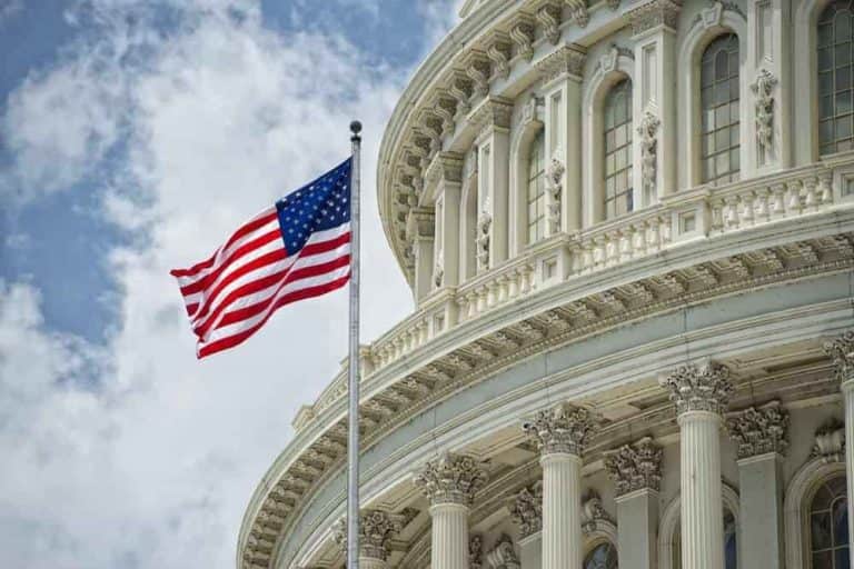 Bloomberg-expects-the-U.S.-to-embrace-cryptocurrencies-in-2022-Report.jpg