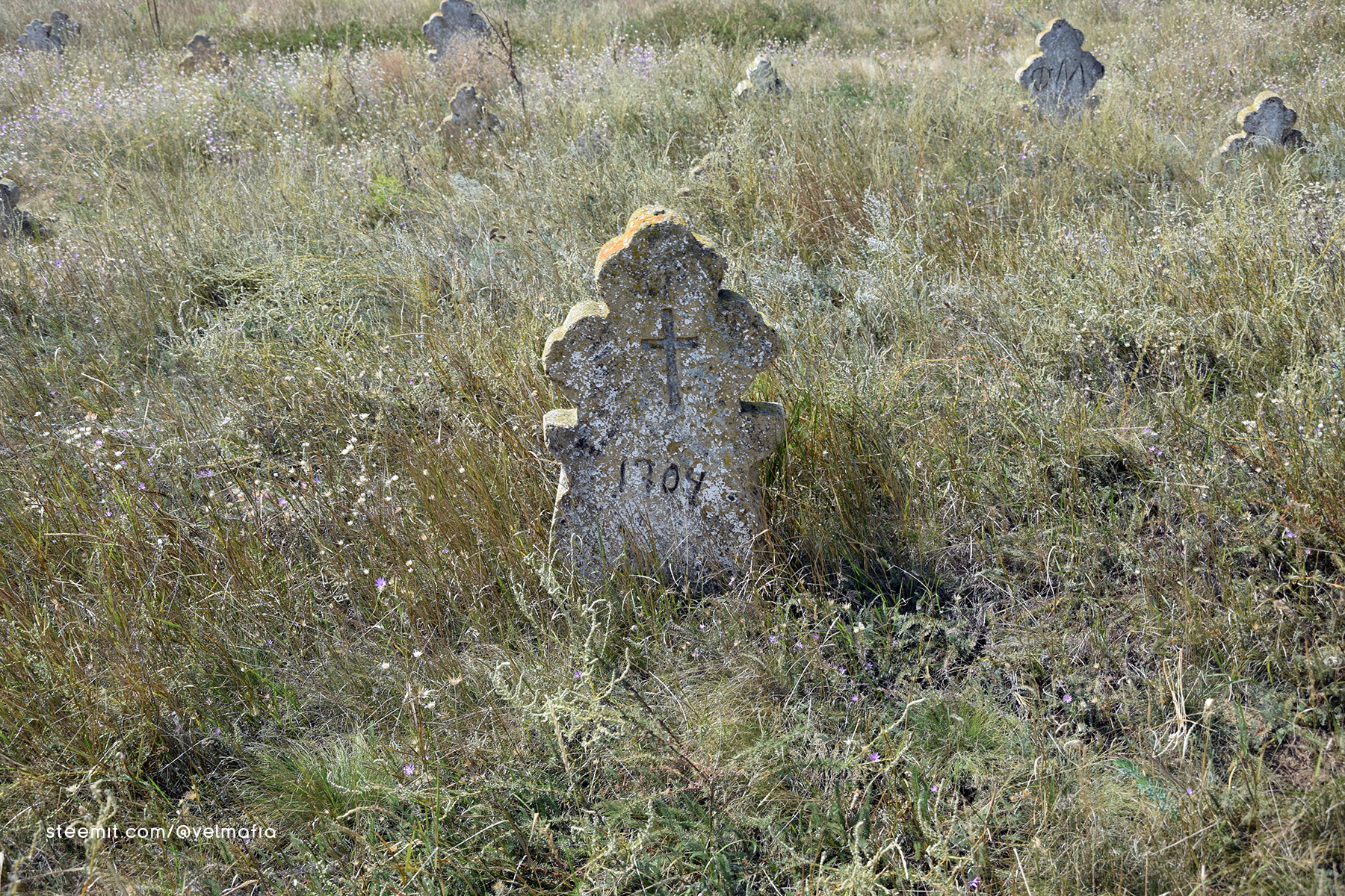 Grób starszy niż podaje Wikipedia o 150 lat?