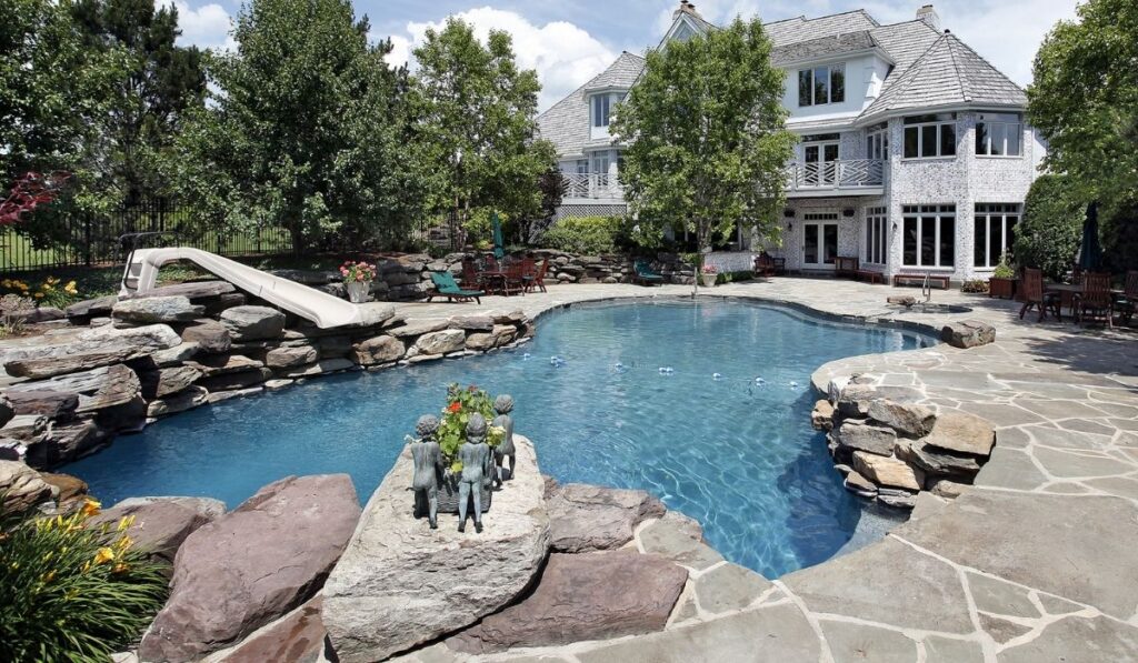 Luxury-home-with-swimming-pool-Smaller-1-1024x597.jpg