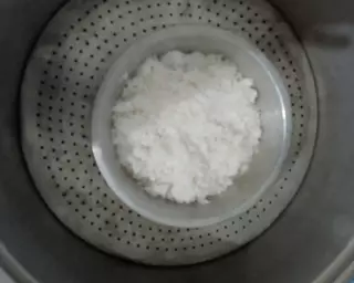 kue-lumpang-pelangi-langkah-memasak-3-foto.webp