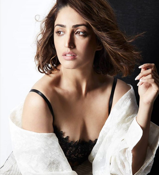 yami-gautam-hot_b_1211180804.jpg