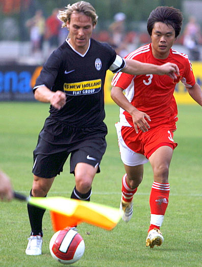 Nedved_vs_Chinese_Olympic_Team_(cropped)-1.jpg