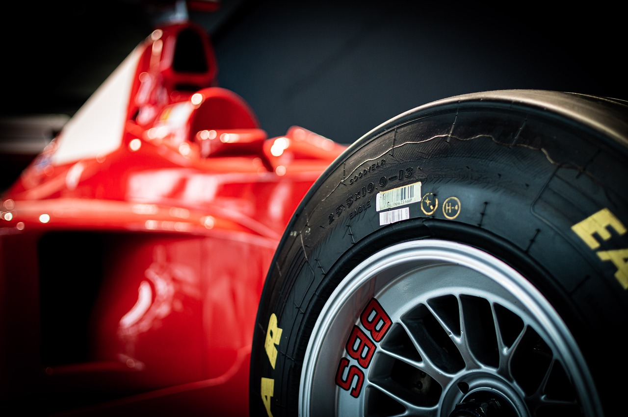 formula-1-6770795_1280 (1).jpg