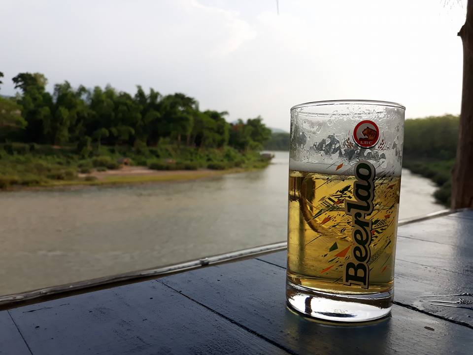 ดืมเบียร์ลาวรีมแม่น้ำคานพ้อมกลับบรรยากาศดีๆ