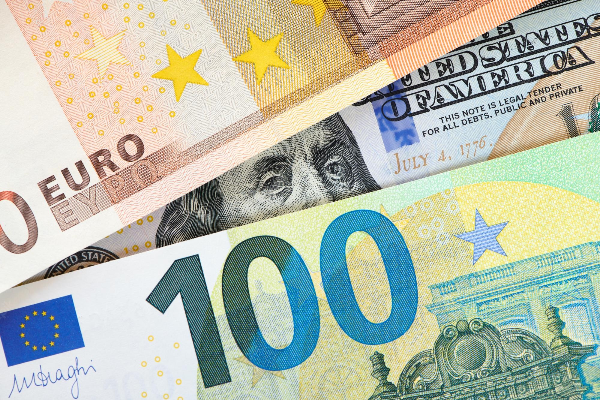 Иностранная валюта евро. Доллар и евро. Фото долларов и евро. Валюта тенге. Евро валюта.