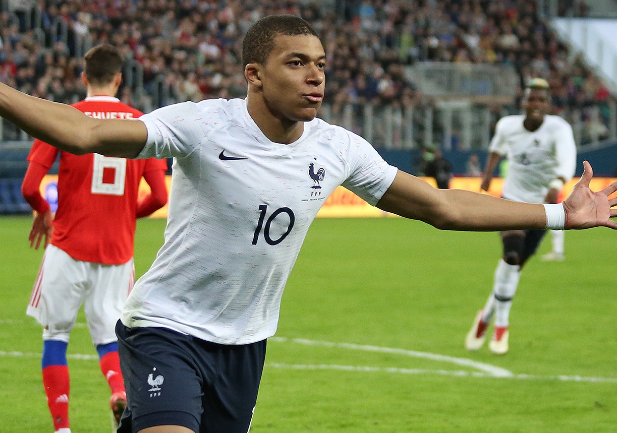 Kylian_Mbappe_celebrating_-_March_2018.jpg