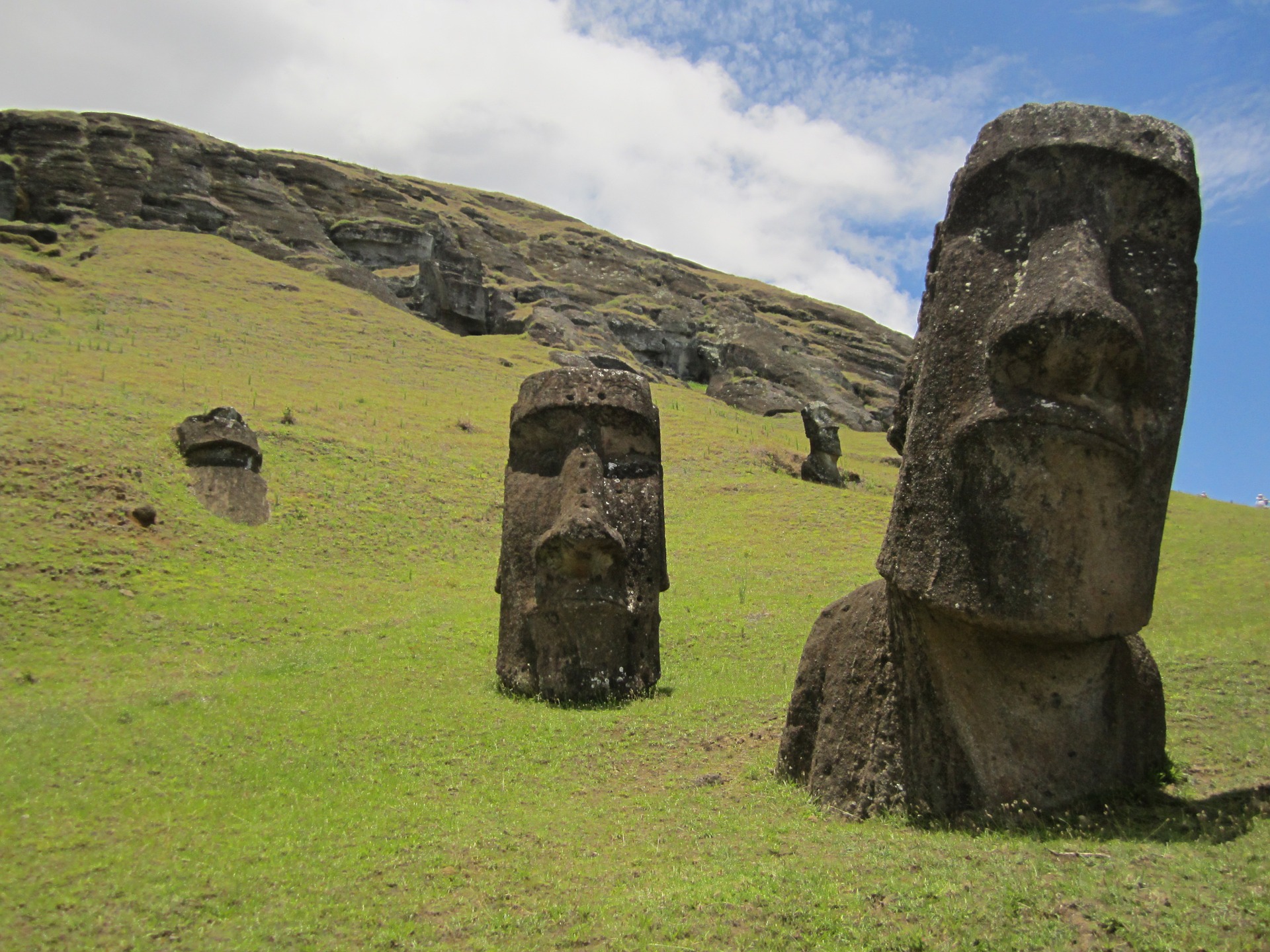 rapa-nui-1195928_1920.jpg