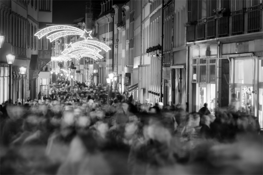 7.Dezember_Blog_ThinkstockPhotos-624124526_cThinkstock_iStock_Weihnachten_Weihnachtseinkauf_Einkauf_Shopping.jpg