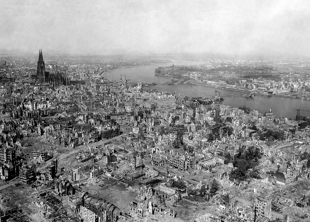 1024px-Koeln_1945.jpg