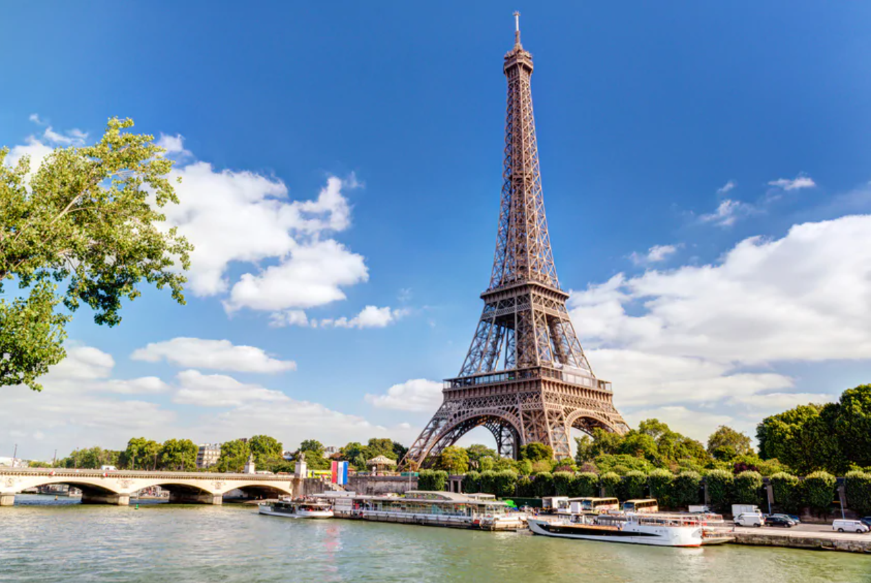 Eiffel Tower, France.png