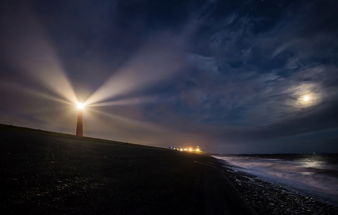 lighthouse-2611199_1280.jpg