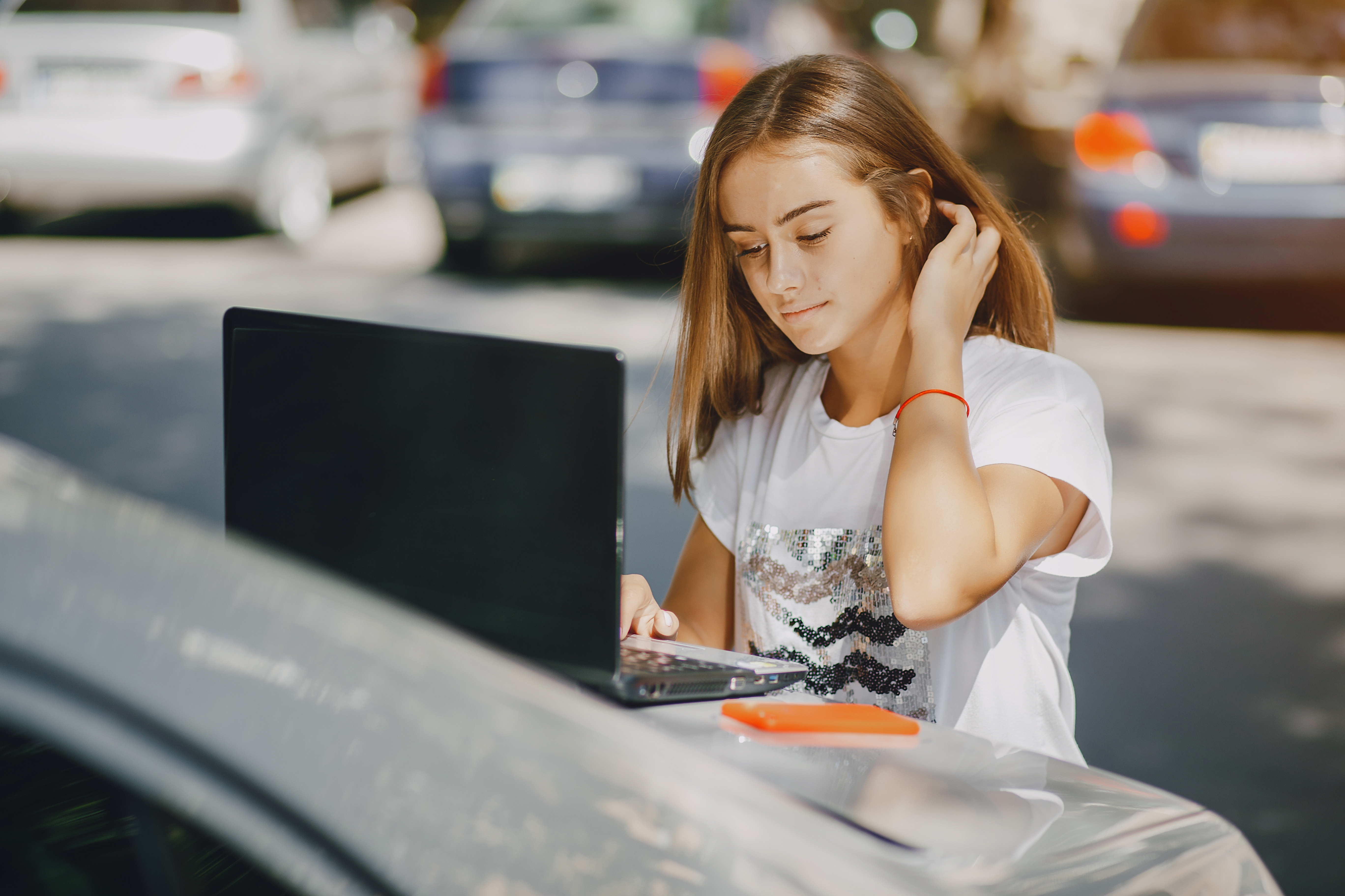 girls-with-laptop.jpg