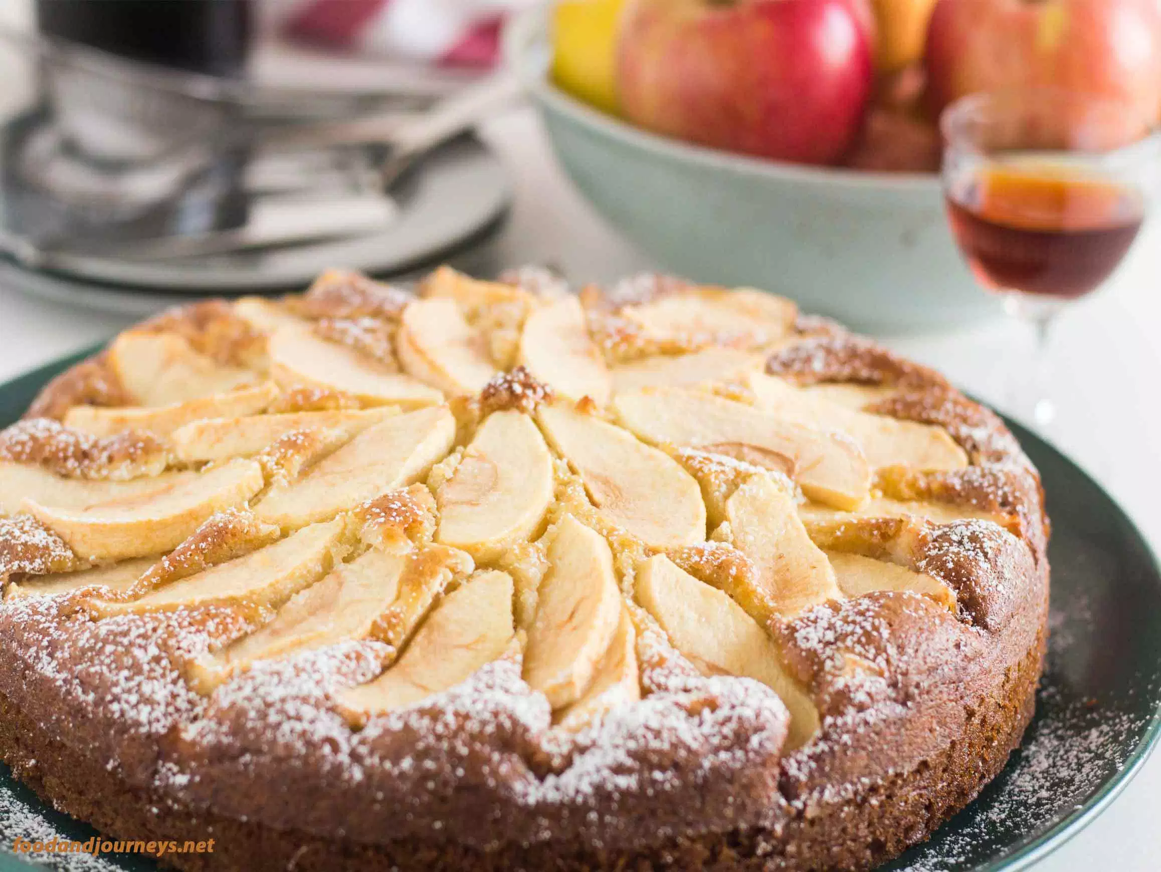 Шарлотка рецепт теста классический. Apple pie (яблочный пирог). Шарлотка с яблоками. Красивый пирог с яблоками. Яблочный торт.