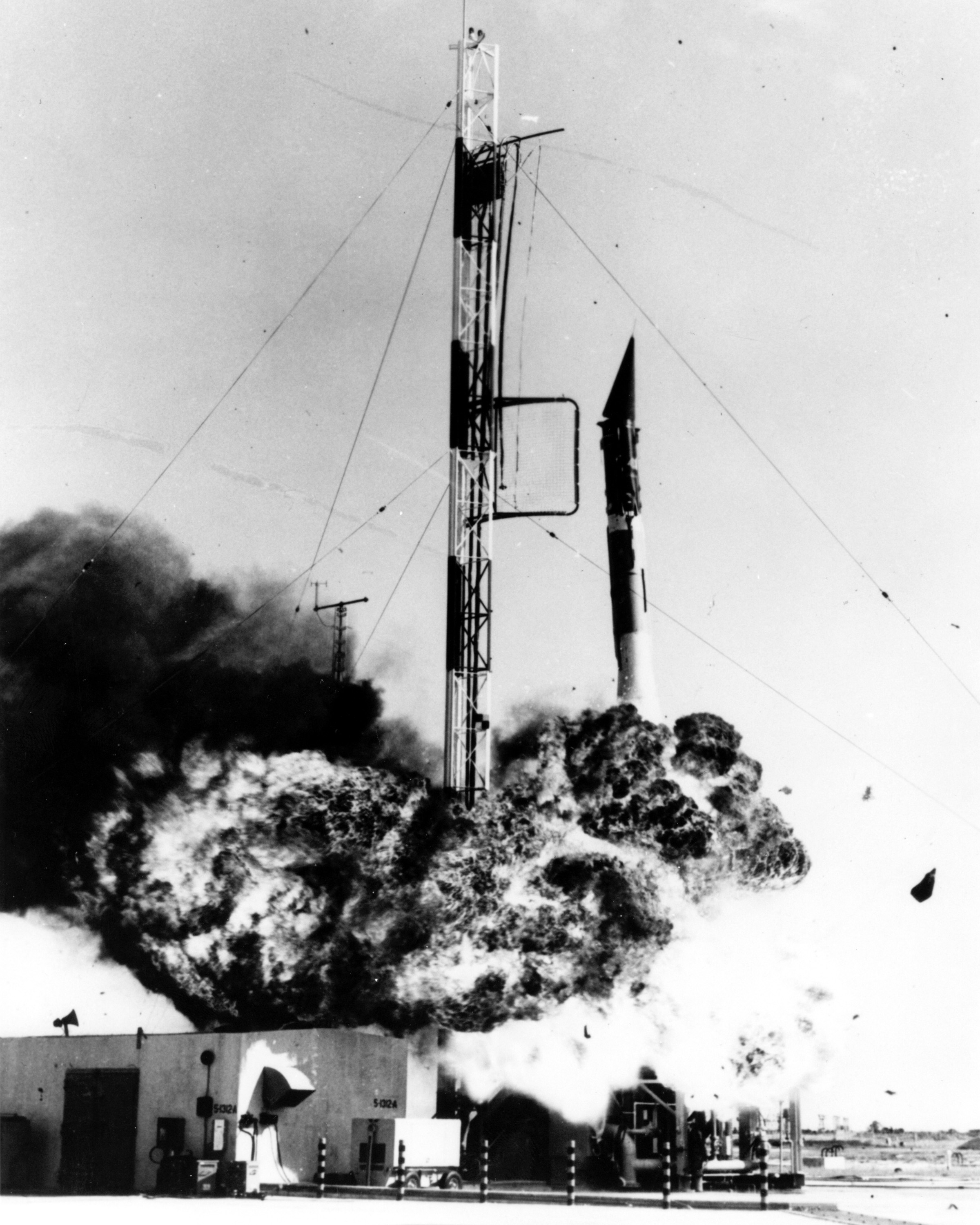 Vanguard_rocket_explodes.jpg