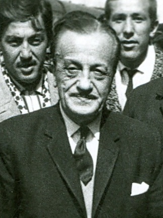 Necip_Fazıl_Kısakürek_2014-05-04_10-06_(cropped).jpg