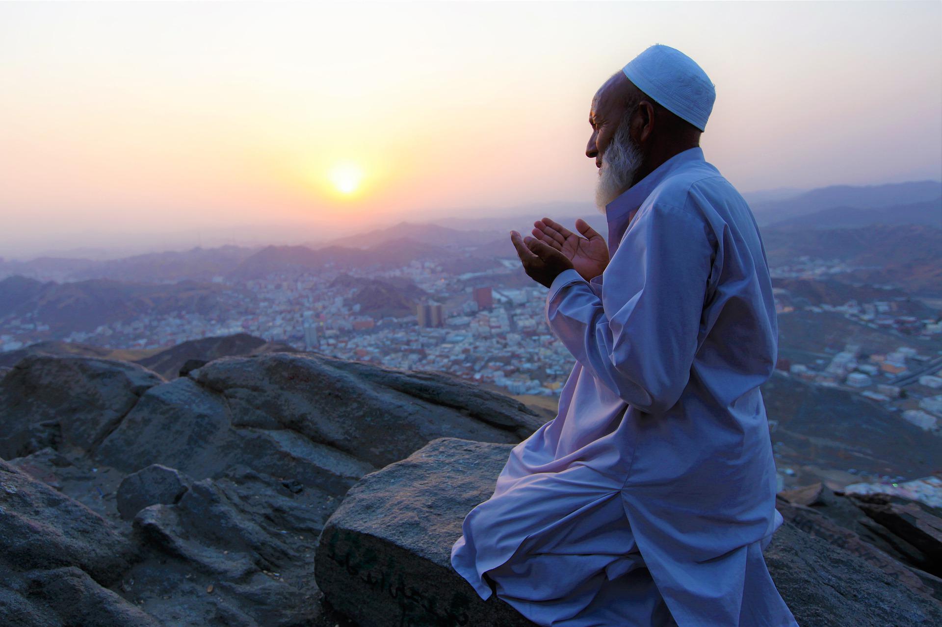 prayer-gc282c8da7_1920.jpg