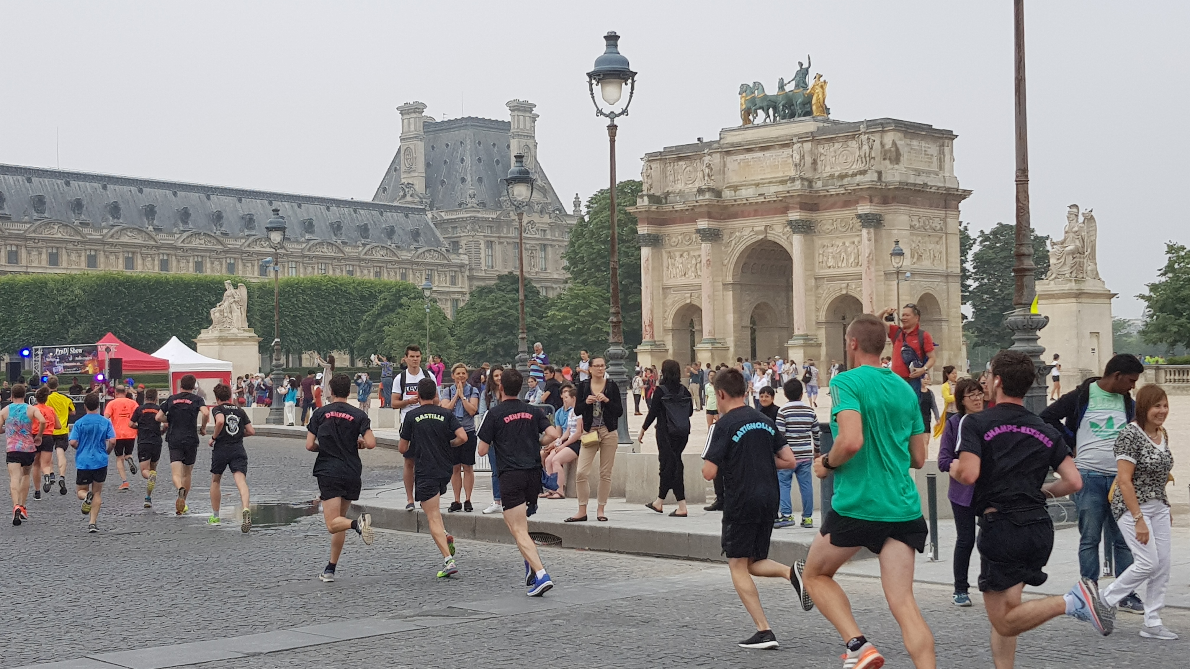 아디다스(ADIDAS) 파리(Paris) 자기 동네명 찍힌 유니폼 있고  달리는 10Km Paris 단축 마라톤 대회