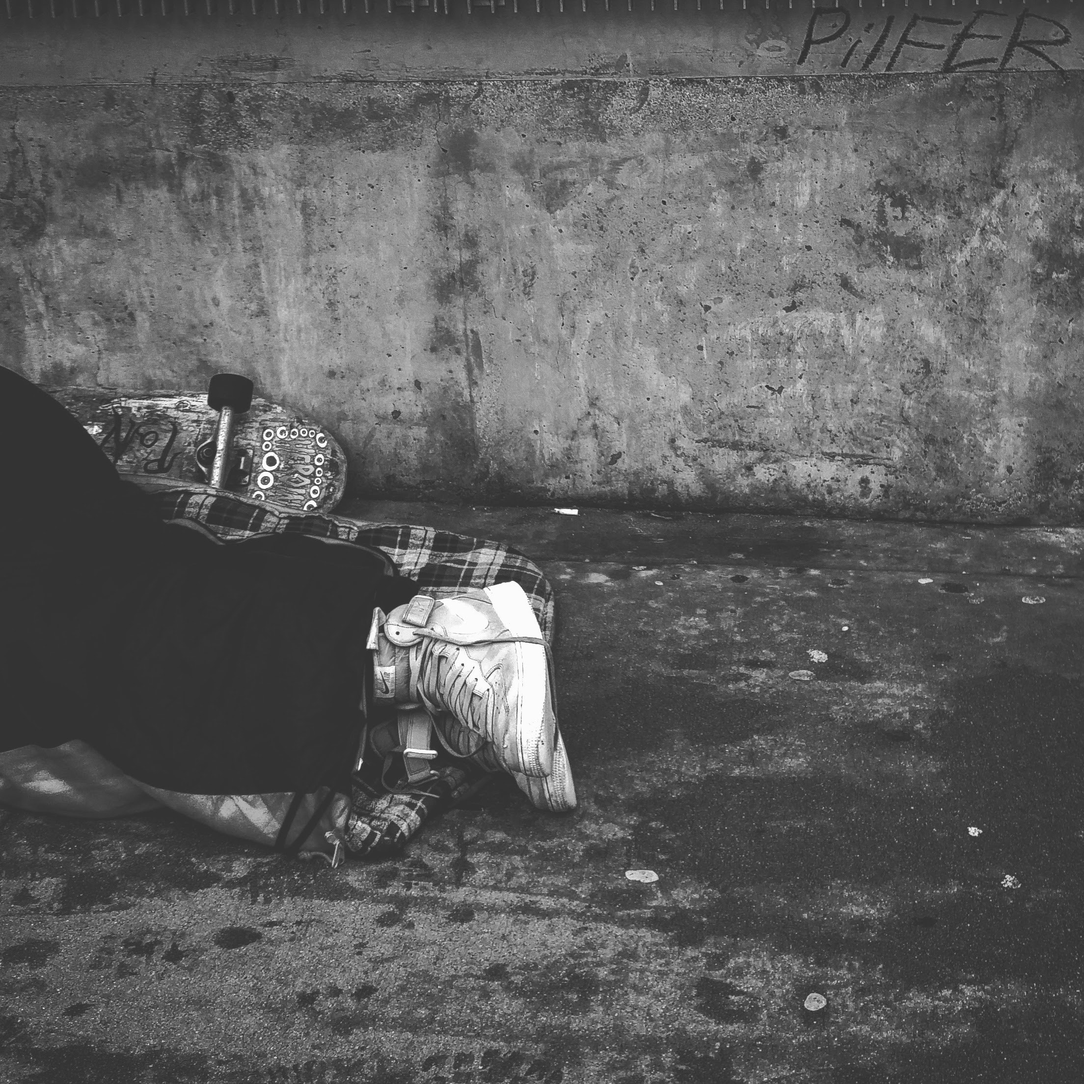 abandoned-adult-black-and-white-384553.jpg