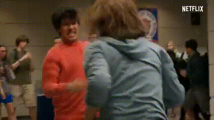 yt1s.com-Cobra-Kai-Anuncio-de-fecha-de-la-temporada-3-Netflix_v240P.gif
