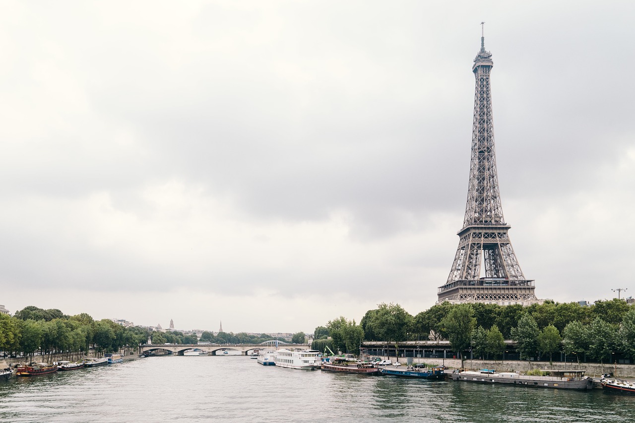 eiffel-tower-1853365_1280.jpg