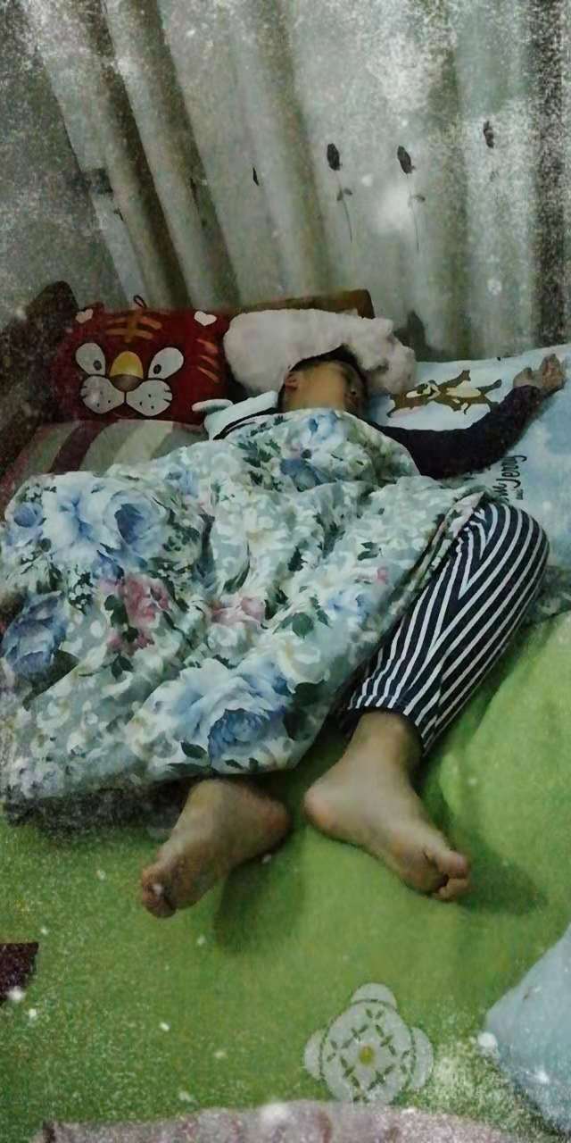 🐻熊孩纸的睡姿让我好捉急啊...(育儿小经验)