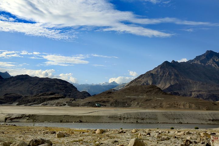 mountains-7087972__480.jpg