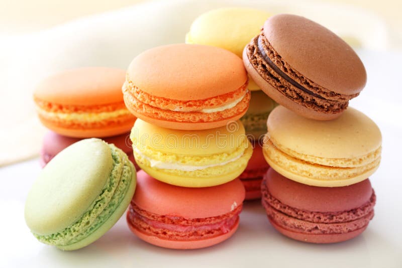 bunte-makronen-15928436-2580087785.jpg