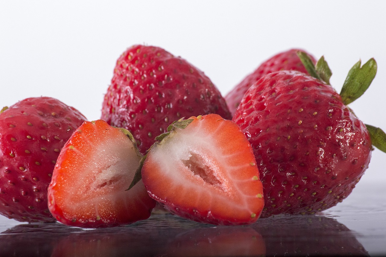 strawberries-2388238_1280.jpg