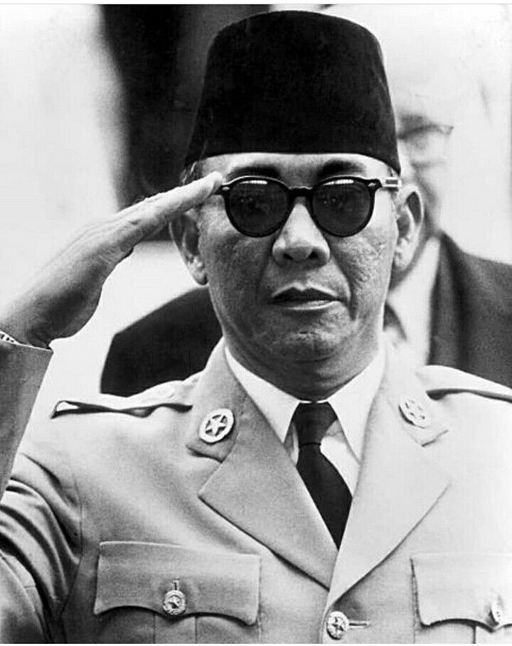 soekarno hormat_pintersestcom.jpg