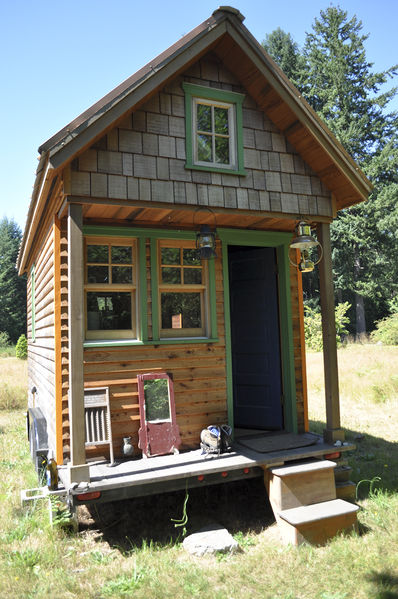 398px-Tiny_house,_Portland.jpg