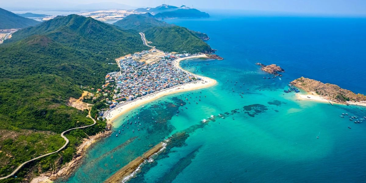 quy-nhon-tourist-attractions.jpg