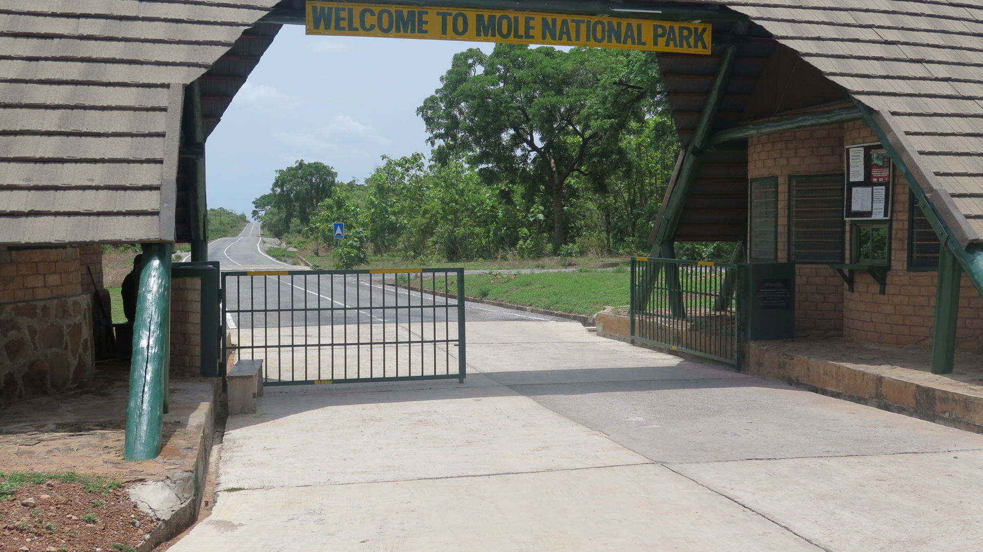 Mole_National_Park_Main_Entrance.jpg
