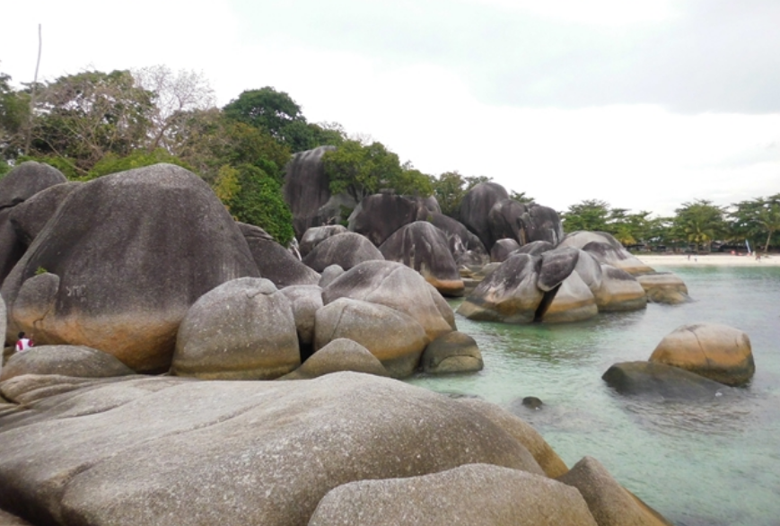 5. Tanjung Tinggi Beach, Belitung..png