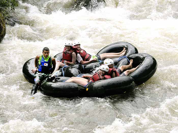 tubing-on-rio-cinto-mindo-xtreme.jpg