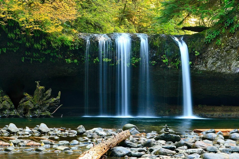 waterfall-802003_960_720.webp