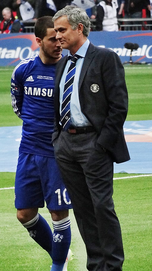 Chelsea_2_Spurs_0_Capital_One_Cup_winners_2015_(16485981127).jpg