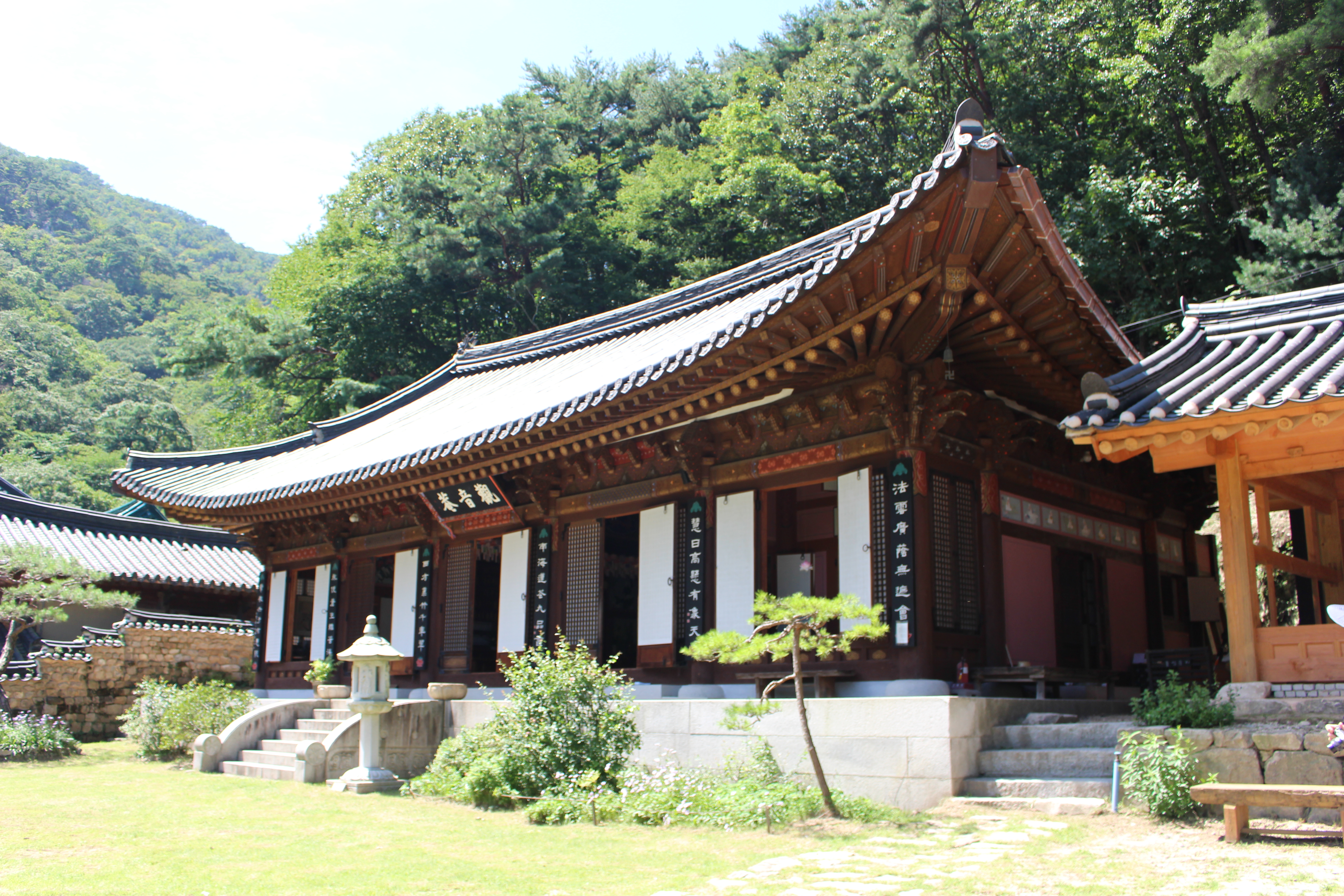 (올드스톤의 느끼는 산사 이야기) 동학사 가는길에 있는 관음전을 아시나요 ?