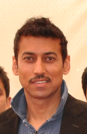 Rajyavardhan_Rathore_with_the_school_children_-_TEDxShekhavati_2011_(cropped).jpg