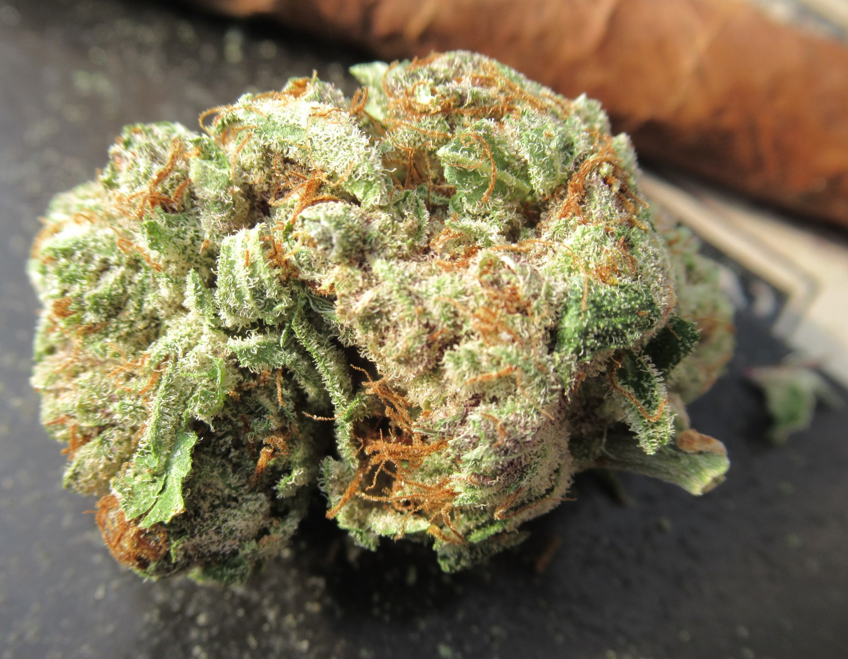 BANANA CLIPS 80/20 indica dominant Blunt with a Backwoods Rum Flavor Split Cigar - Solid Relaxation