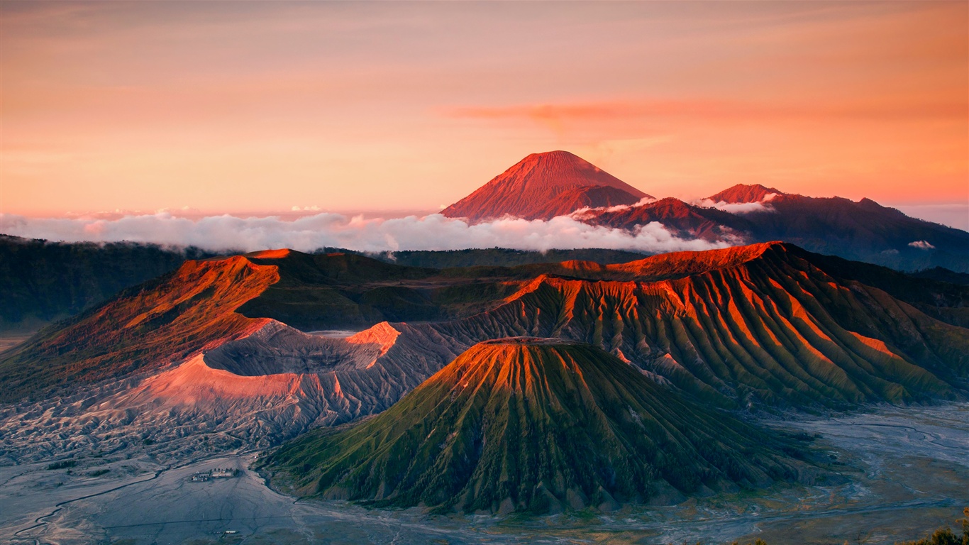 Indonesia-Java-Tenger-volcano-mountains-landscape-fog_1366x768.jpg