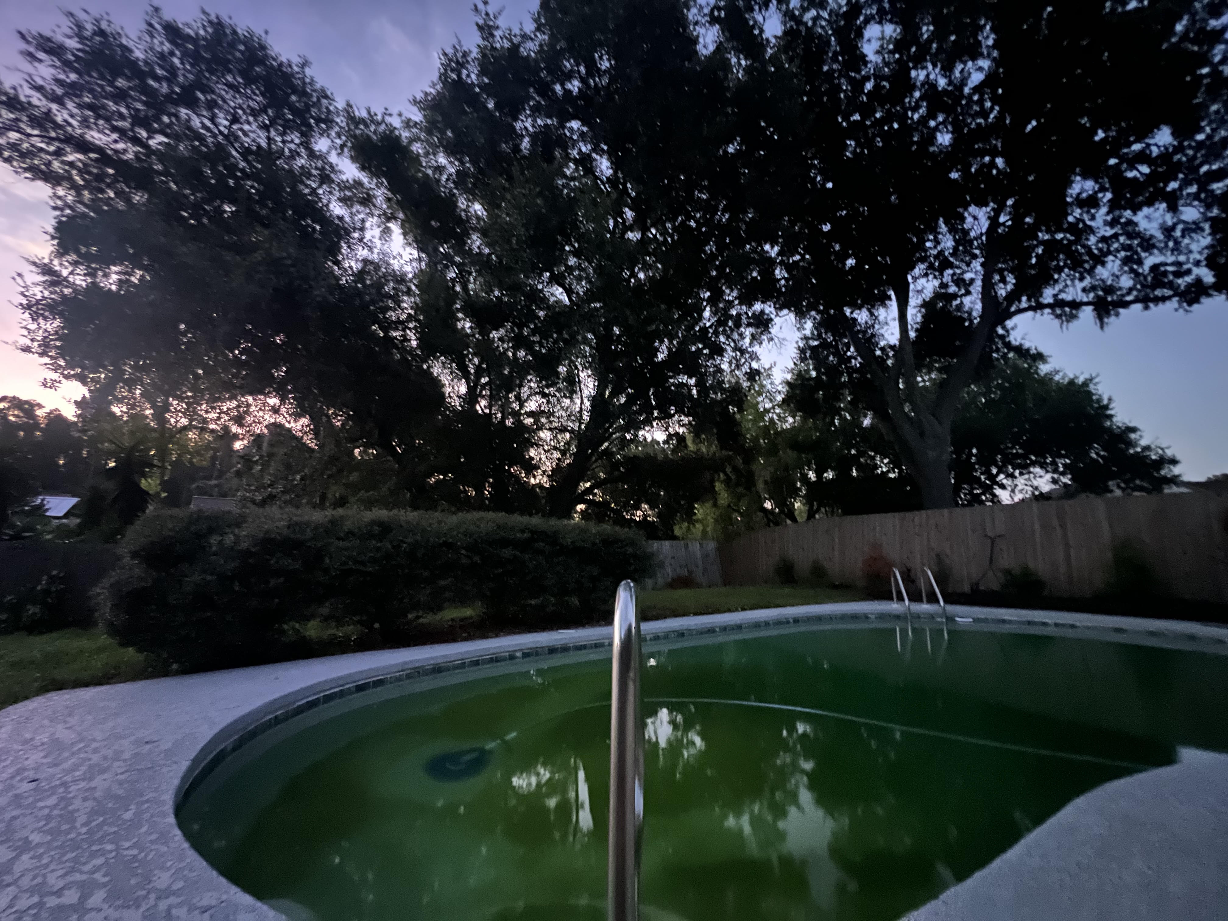 Pool 002.jpg