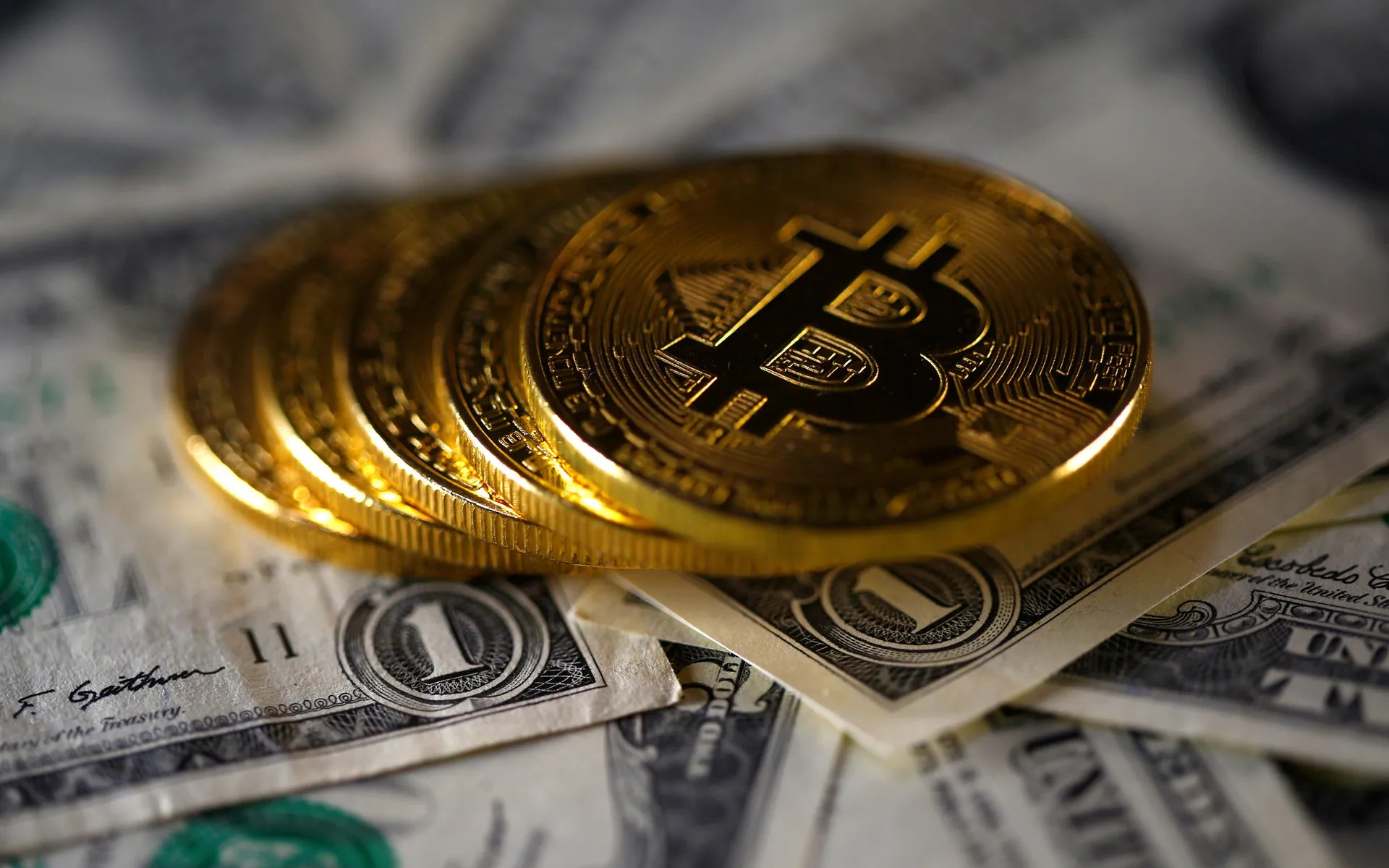 4k-bitcoin-cove9u9z50pzxv8e.webp
