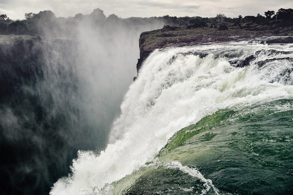 waterfall-2227010_960_720.jpg