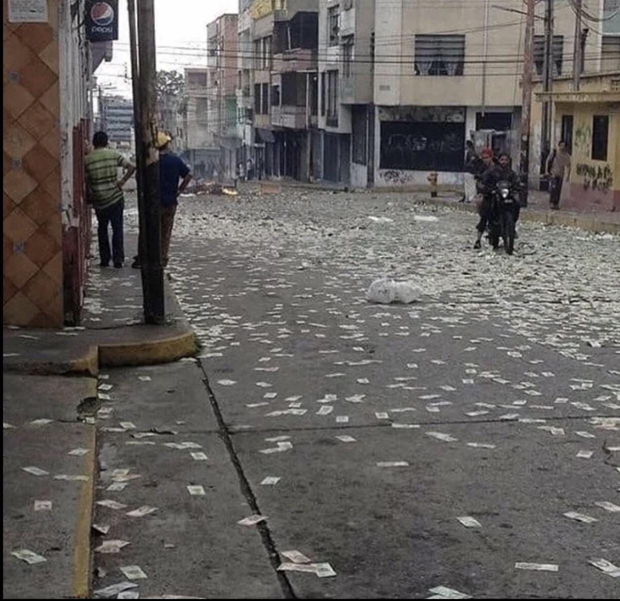 Venezuelan-bolivars.jpg