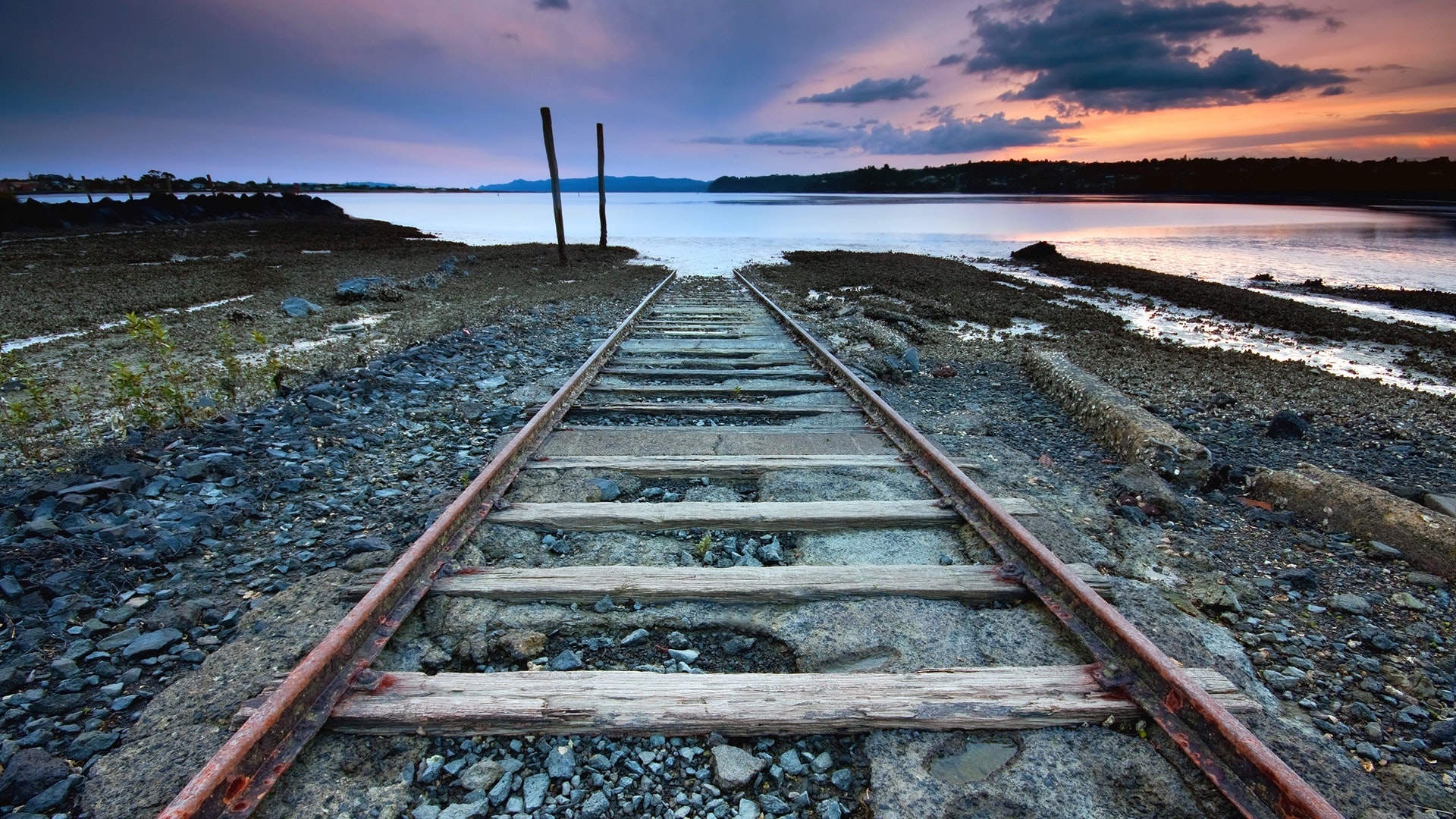 end-of-the-trip-the-road-to-the-sea-train-route-461845.jpg