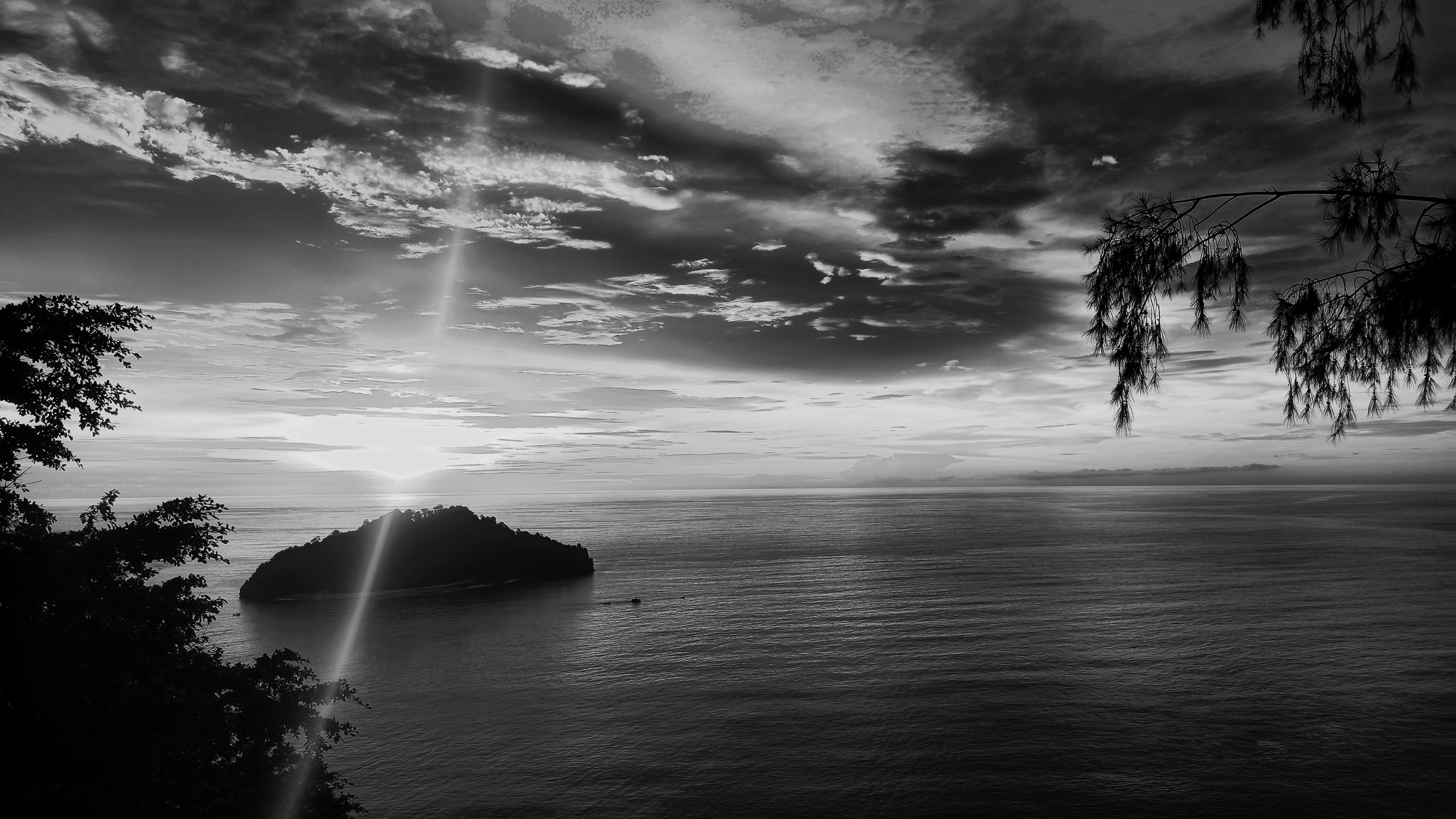 Hitam dan Putih (5).jpeg