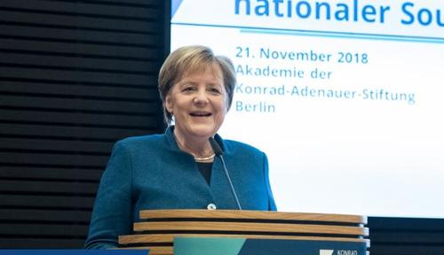 merkel happy 4.jpg